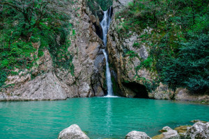 Орлиные скалы и Агурские водопады